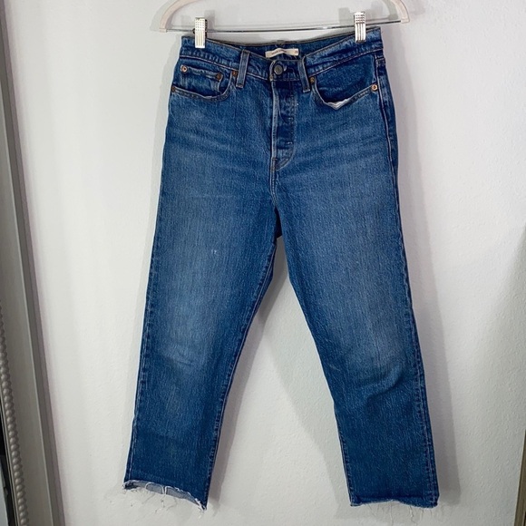 Levi’s Premium Wedgie Straight Size 28 Raw Hem